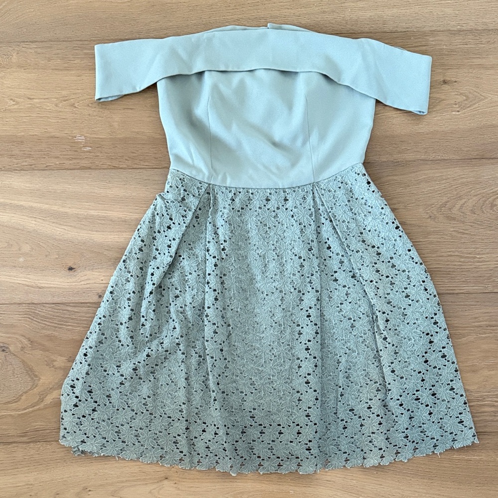 J.O.A. Green Lace Off the Shoulder Dress Size Small Beautiful for Easter